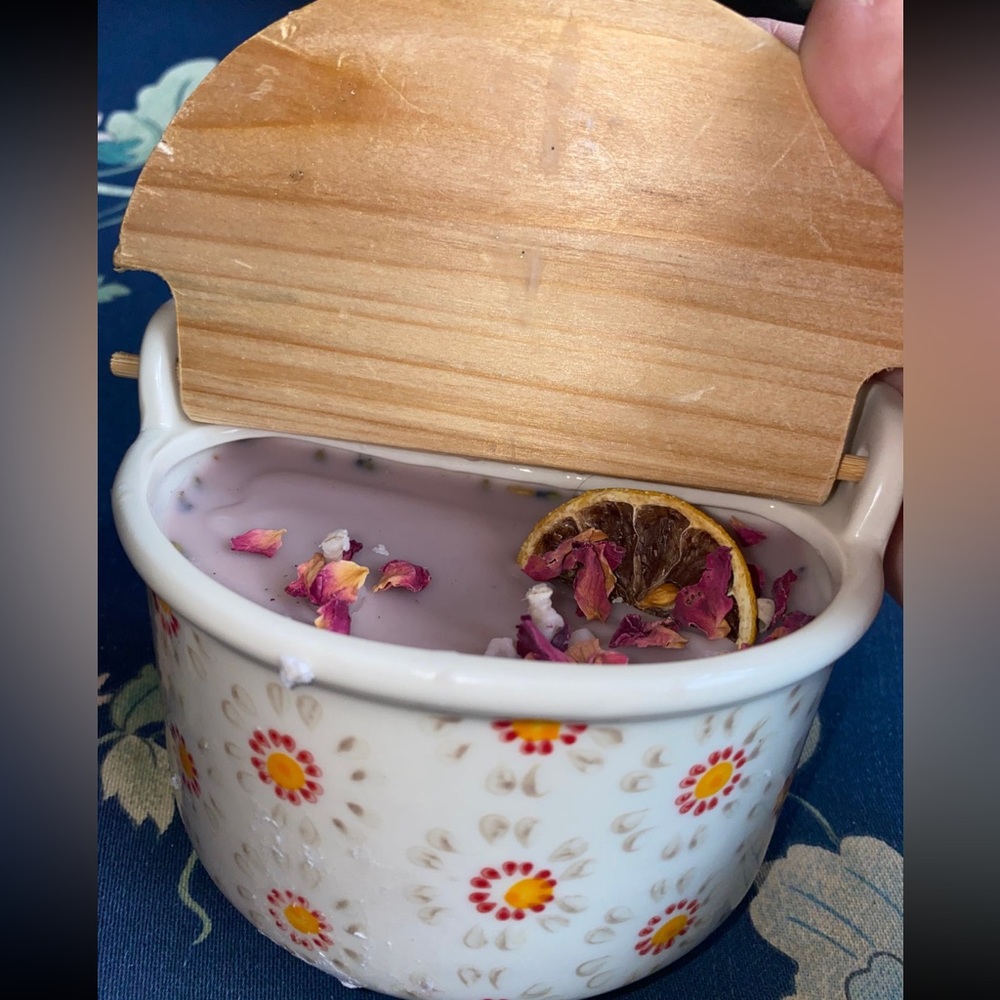 Purple pineapple and, lemon, and lavender candle